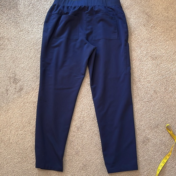 Ladies Scrubs - Picture 5 of 8